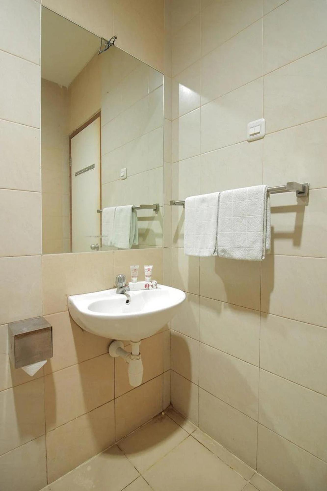 Capital O Galaxy Inn Bandung Exterior foto